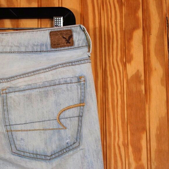 American Eagle Boy Crop Distressed Light Wash Jeans - Size 2 - Picture 7 of 12